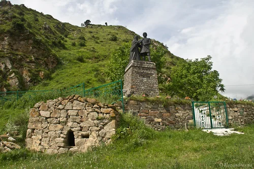сослани склеп.jpg
